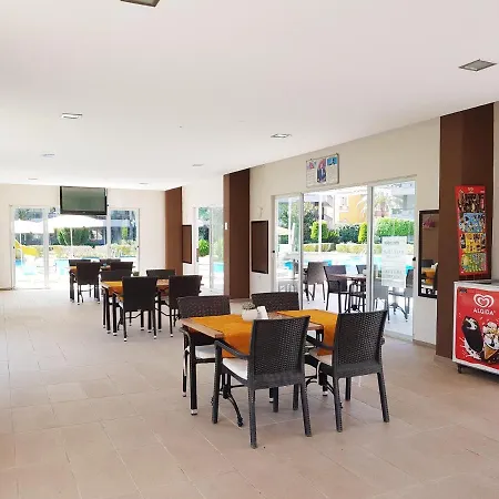 Апартаменты Riverside Resort