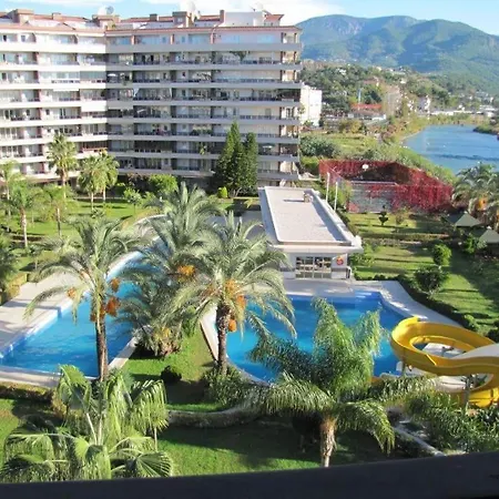 Riverside Resort Апартаменты