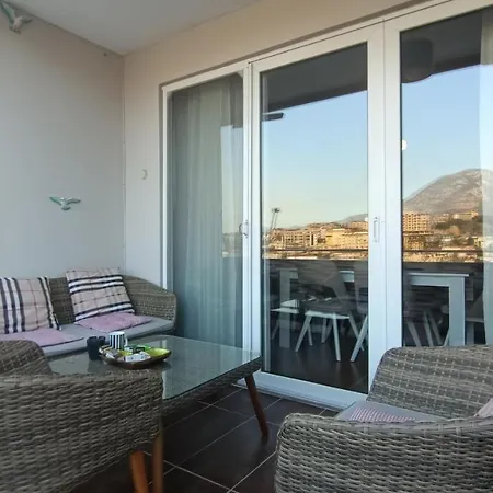 شقة Riverside Resort